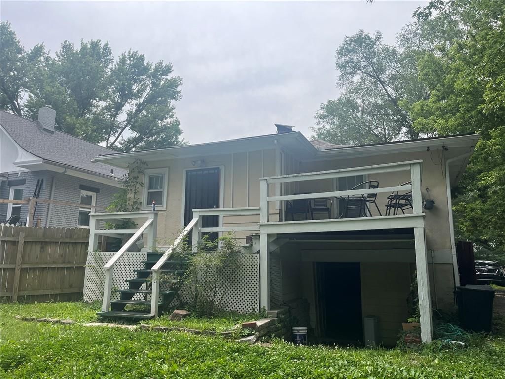 813 N Crysler Avenue — photo 2