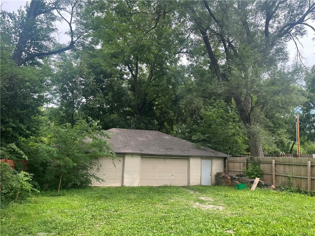 813 N Crysler Avenue — photo 3