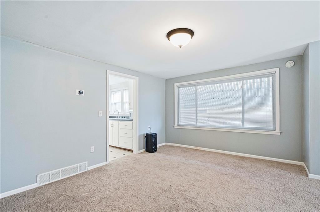 813 N Crysler Avenue — photo 5