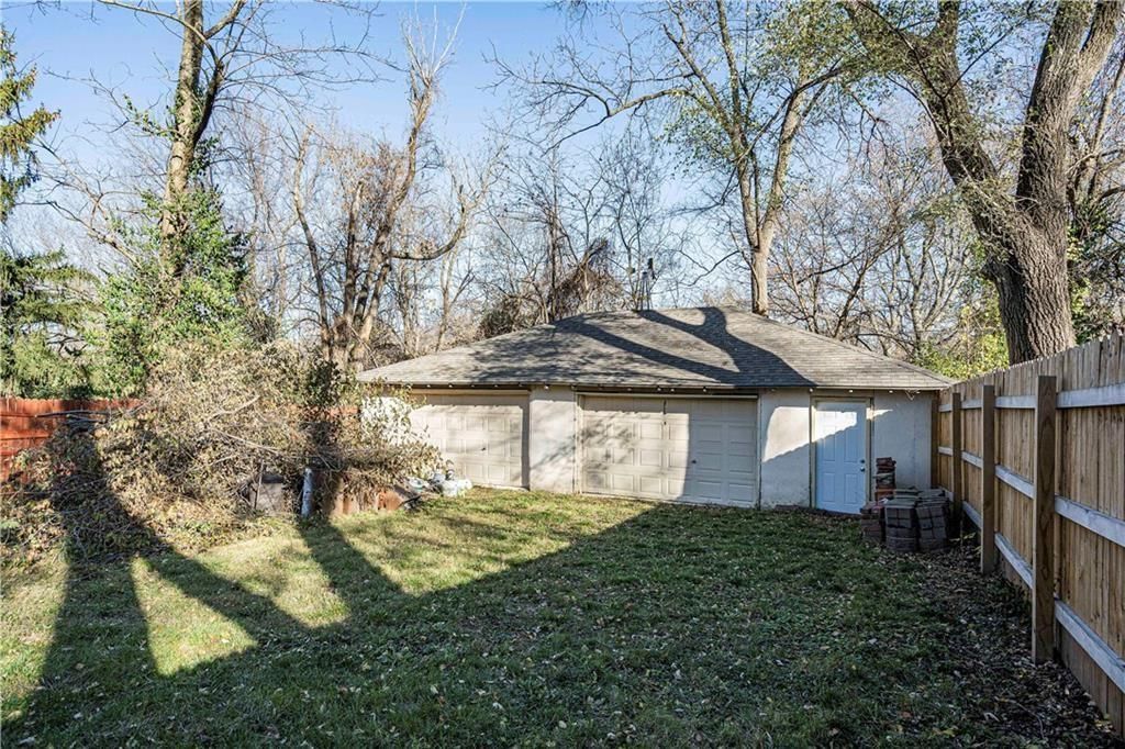 813 N Crysler Avenue — photo 24