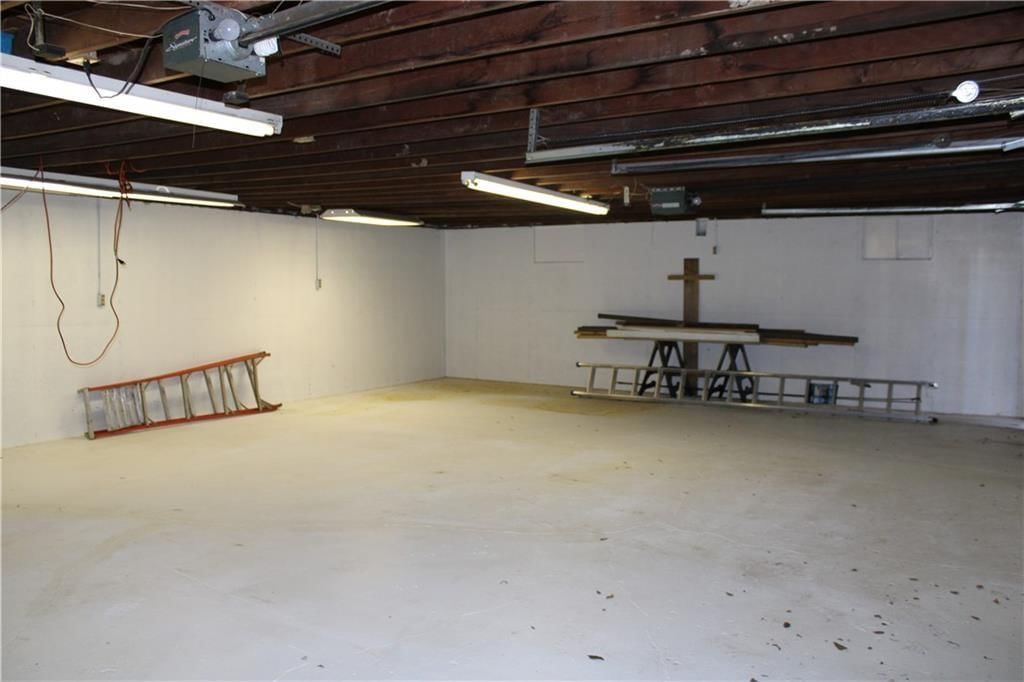 813 N Crysler Avenue — photo 25