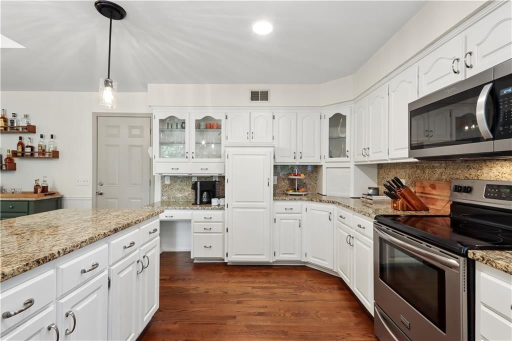 5909 Greenwood Street — photo 9
