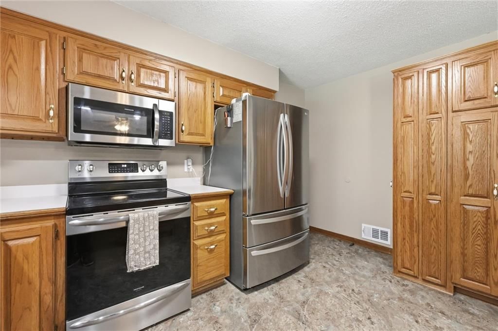 3714 N 154th Terrace — photo 9