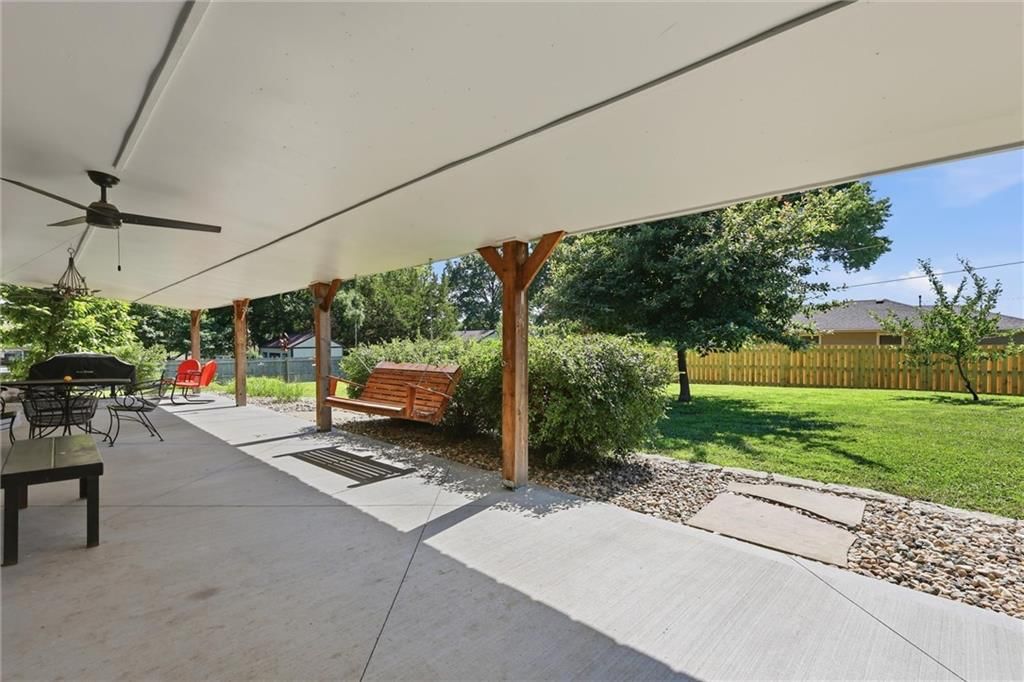 3714 N 154th Terrace — photo 37