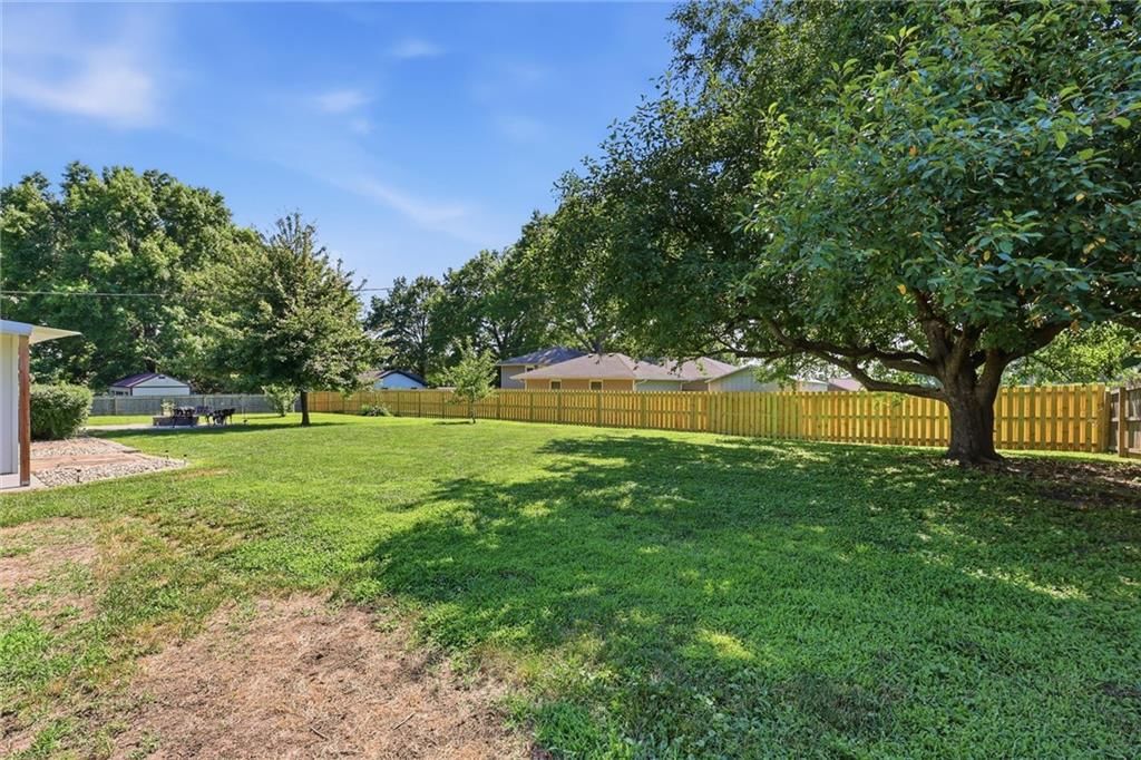 3714 N 154th Terrace — photo 41