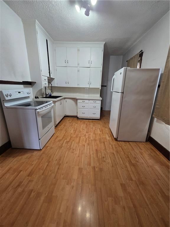 Photo 8 of 40 - 408 E Miami Street, Paola, KS 66071