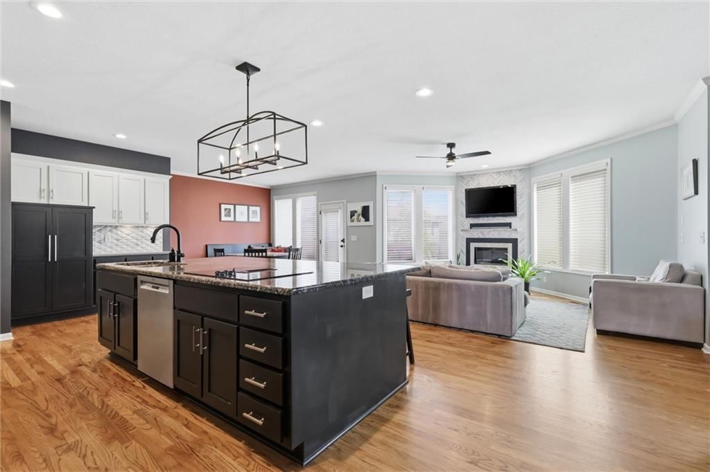 5911 Theden Street — photo 13