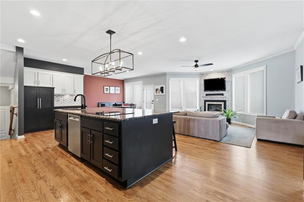 5911 Theden Street — photo 15