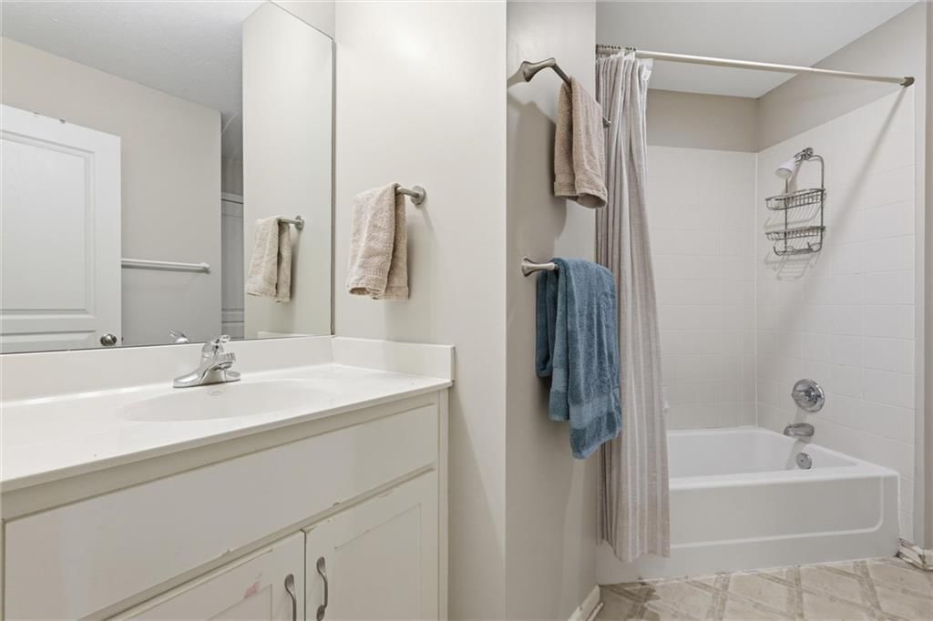 5911 Theden Street — photo 29