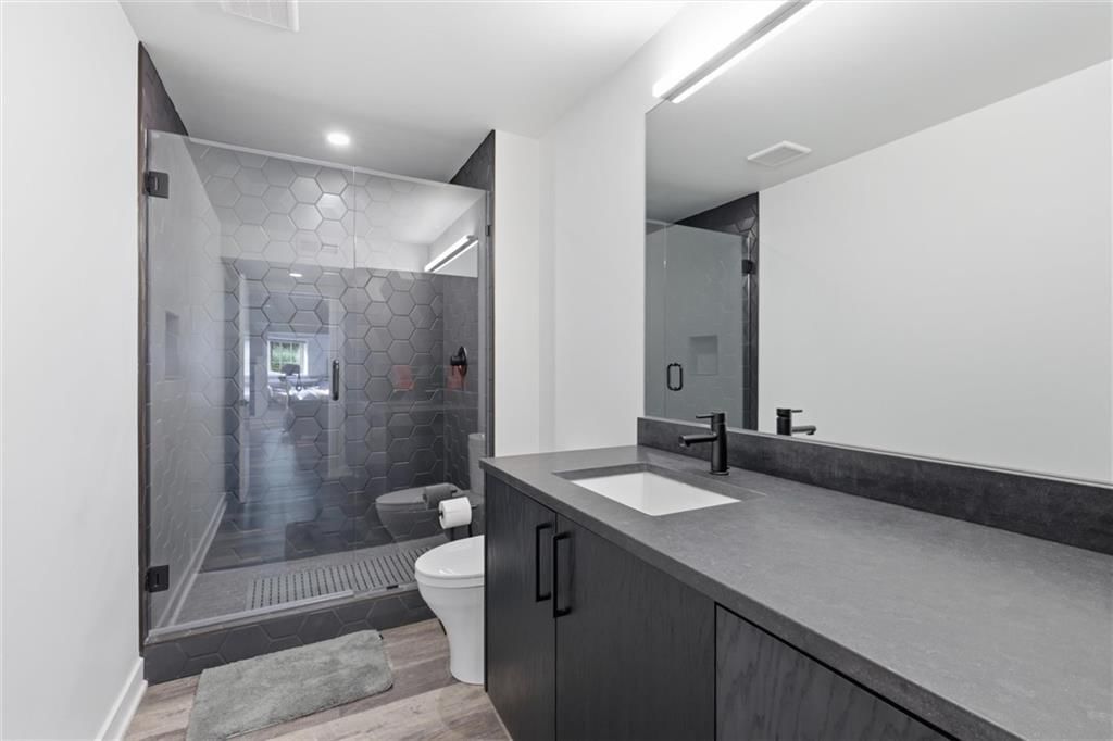 5911 Theden Street — photo 33
