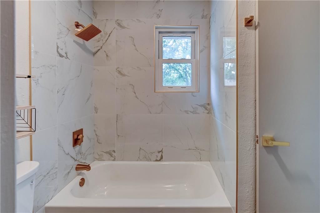 110 Erin Street — photo 16