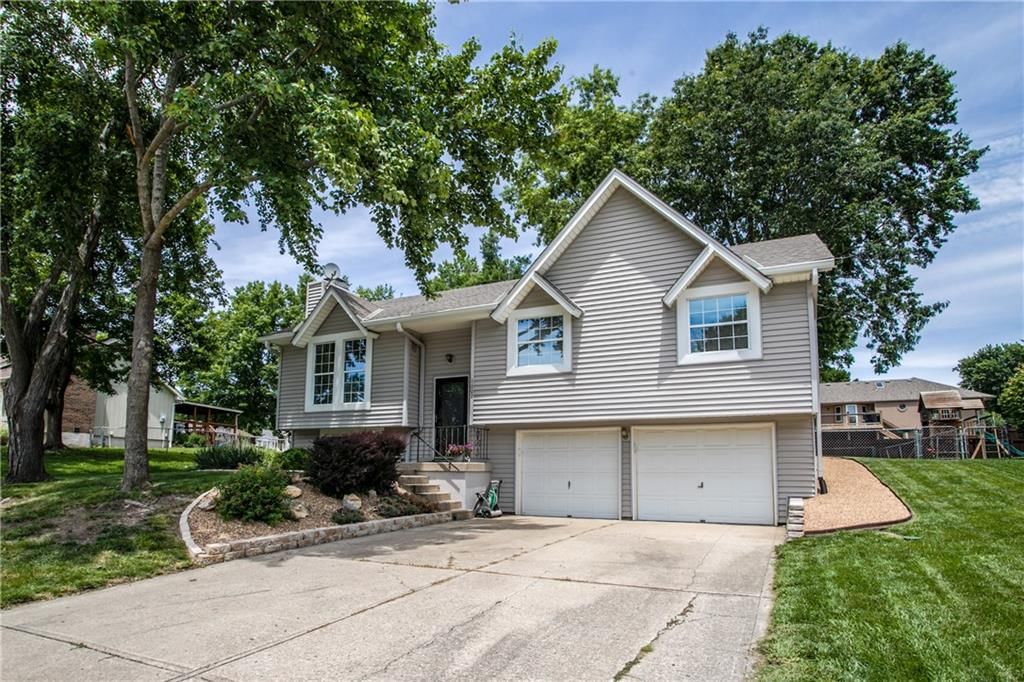1002 NE Cedar Street — photo 1
