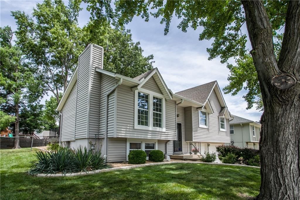 1002 NE Cedar Street — photo 2