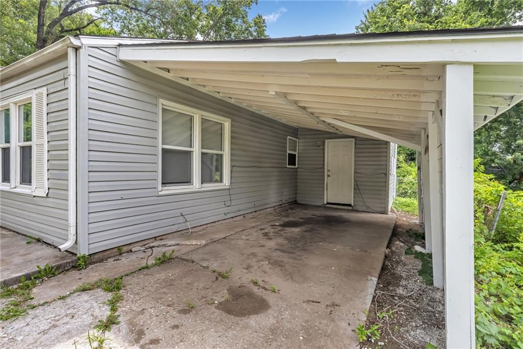 6011 Freeman Avenue — photo 2