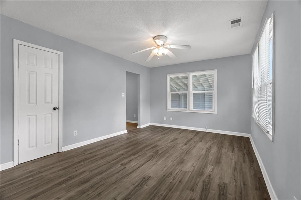 6011 Freeman Avenue — photo 3