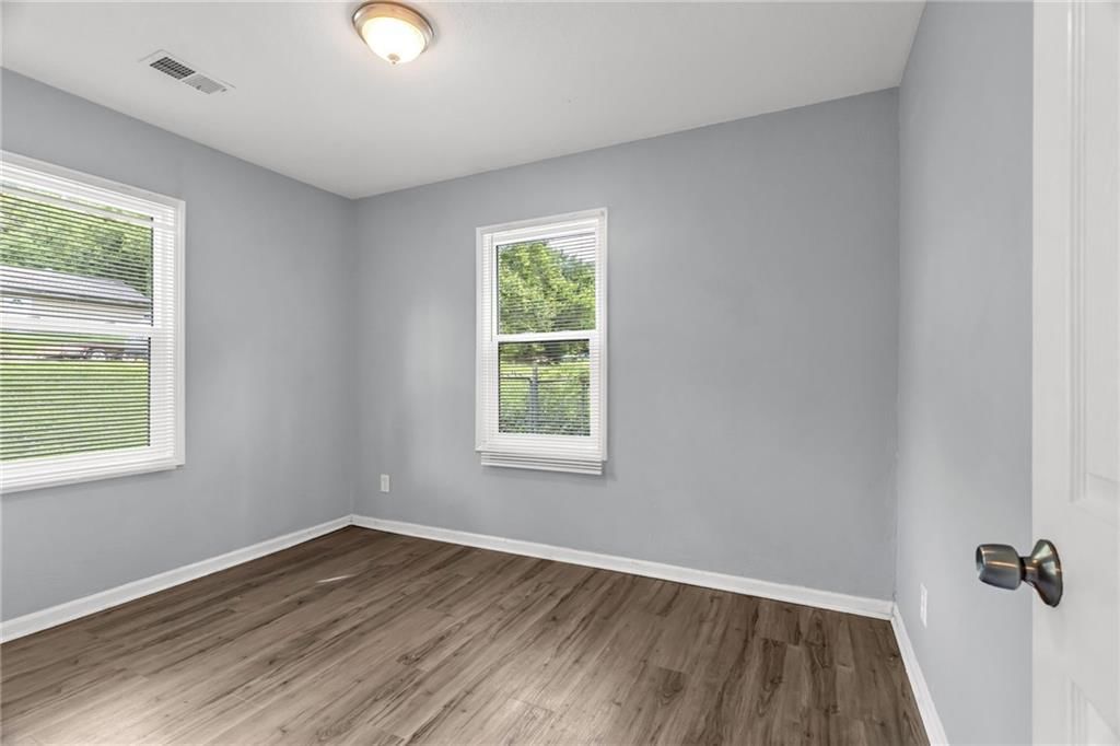 6011 Freeman Avenue — photo 7