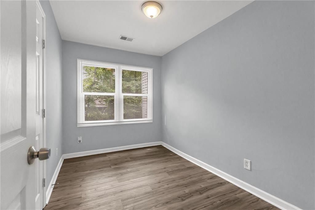 6011 Freeman Avenue — photo 9