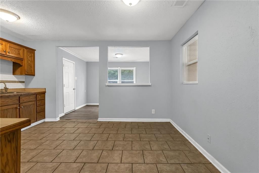 6011 Freeman Avenue — photo 10