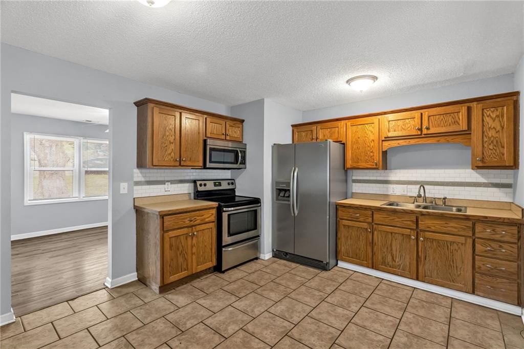 6011 Freeman Avenue — photo 11