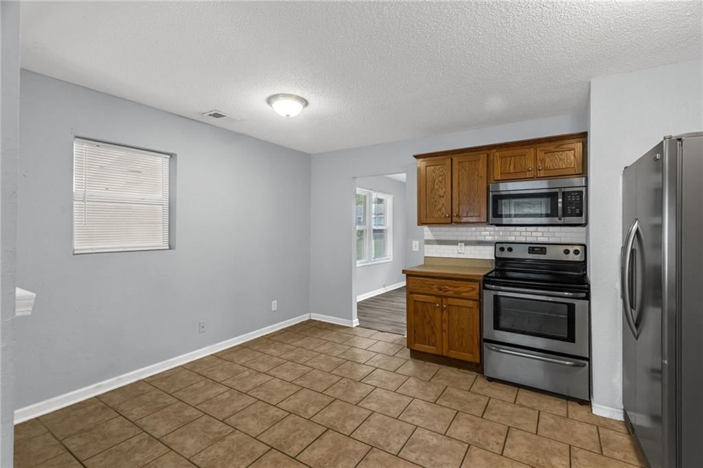 6011 Freeman Avenue — photo 12