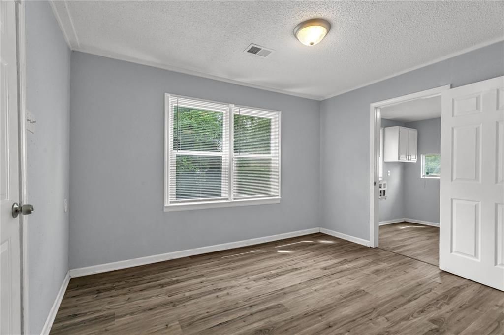 6011 Freeman Avenue — photo 13