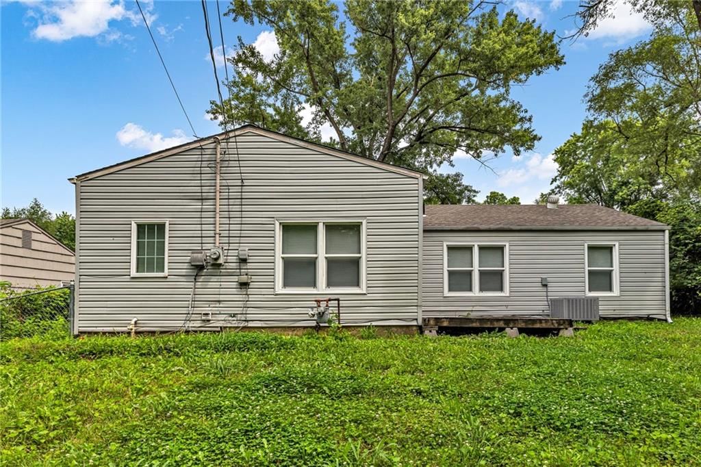 6011 Freeman Avenue — photo 17
