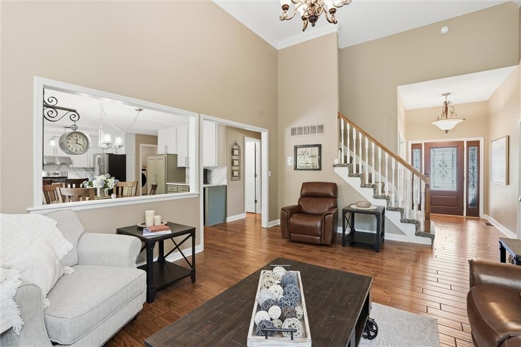 204 N WALKER Drive — photo 10