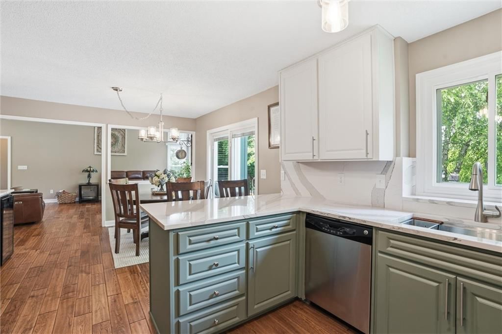 204 N WALKER Drive — photo 17