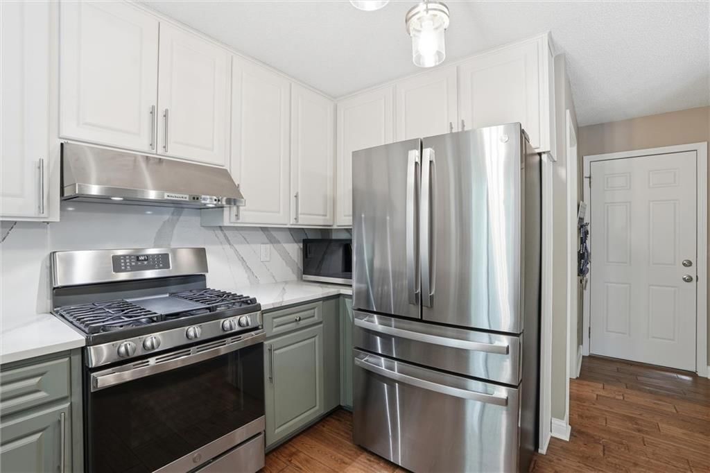 204 N WALKER Drive — photo 18