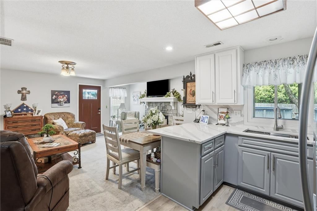 204 N WALKER Drive — photo 19