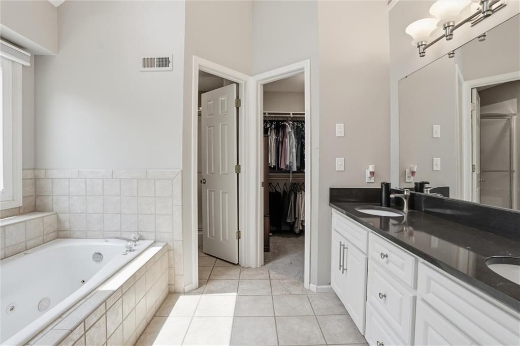 204 N WALKER Drive — photo 27