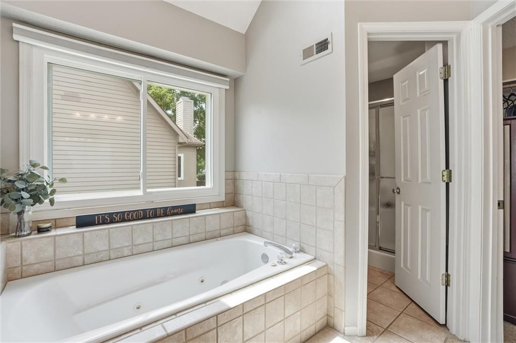 204 N WALKER Drive — photo 28