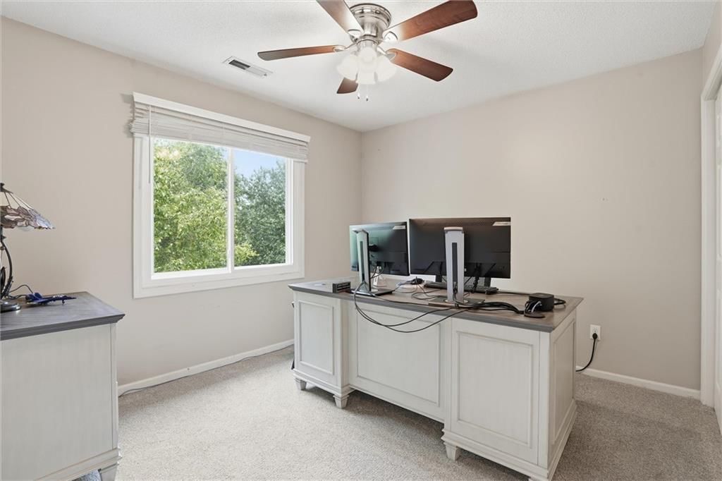 204 N WALKER Drive — photo 32