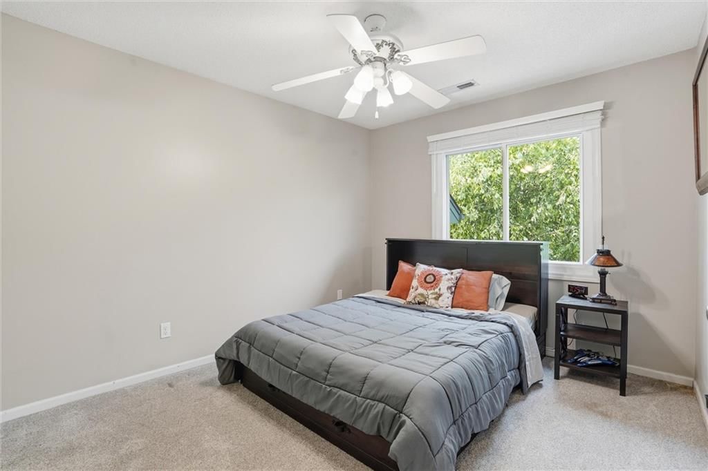 204 N WALKER Drive — photo 33