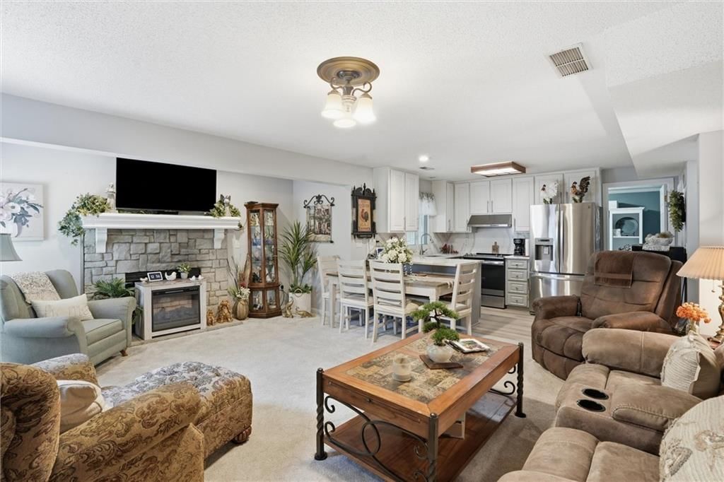 204 N WALKER Drive — photo 35