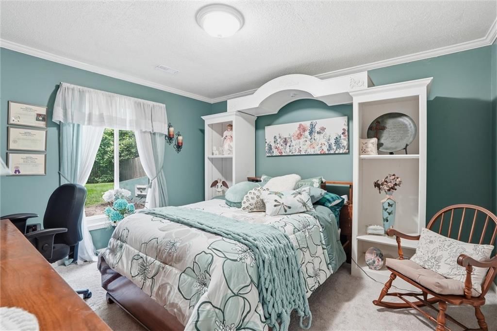 204 N WALKER Drive — photo 38