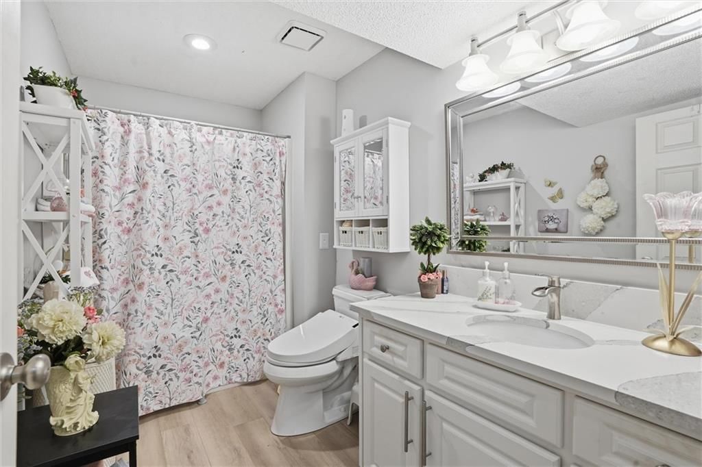 204 N WALKER Drive — photo 39