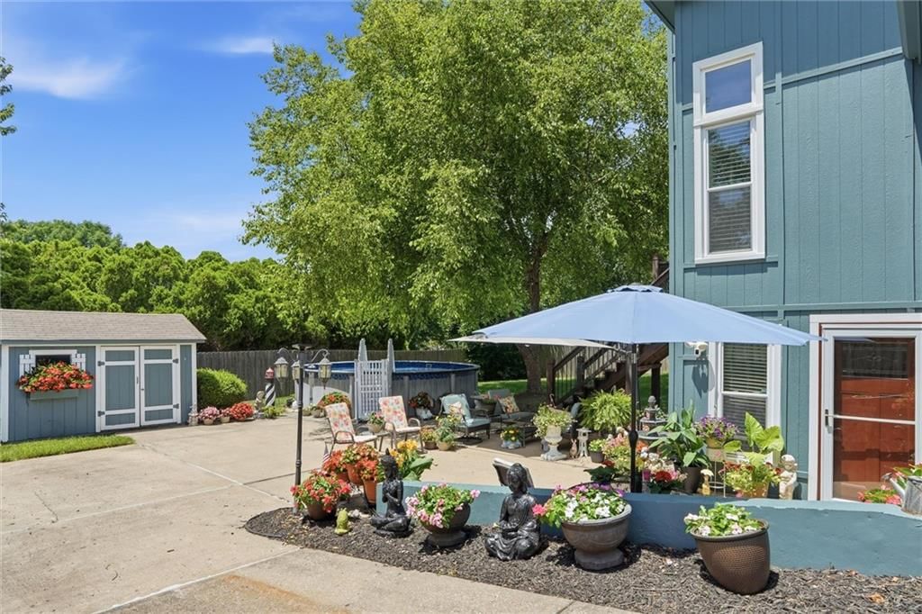 204 N WALKER Drive — photo 43
