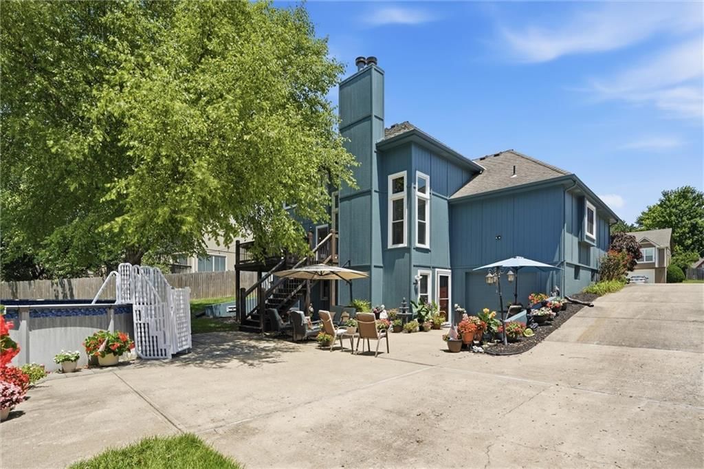 204 N WALKER Drive — photo 46