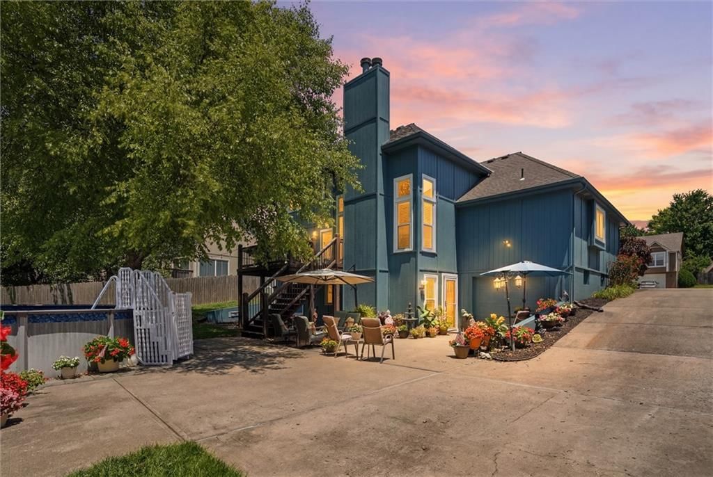 204 N WALKER Drive — photo 47