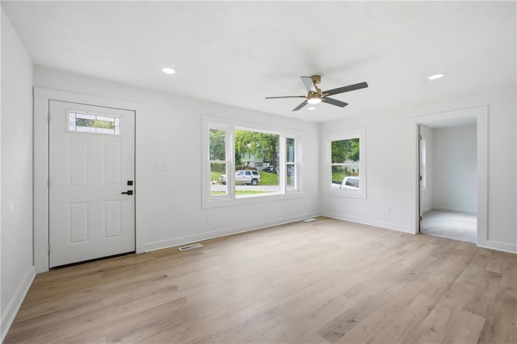 2221 S Hawthorne Avenue — photo 6