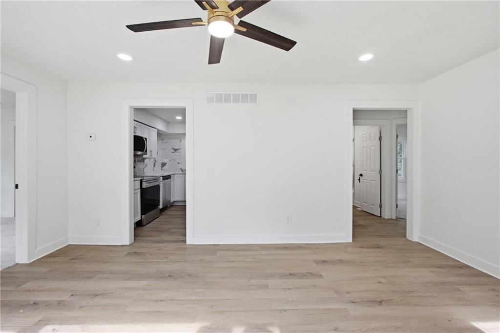 2221 S Hawthorne Avenue — photo 8