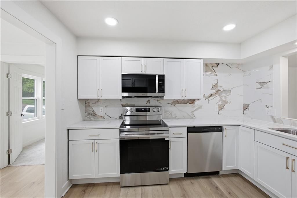 2221 S Hawthorne Avenue — photo 16