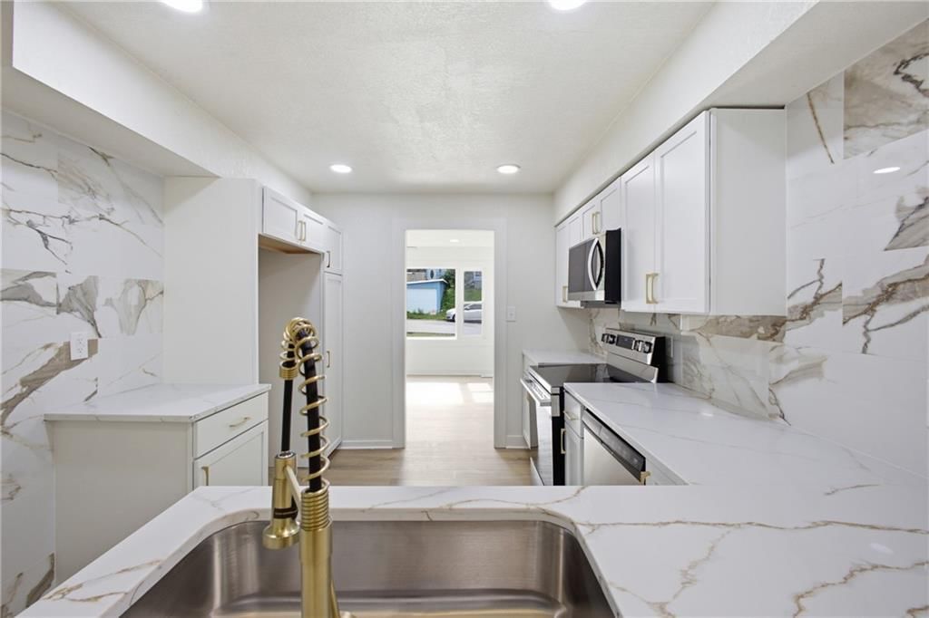2221 S Hawthorne Avenue — photo 18