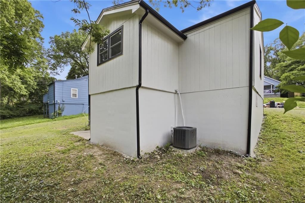 2221 S Hawthorne Avenue — photo 29