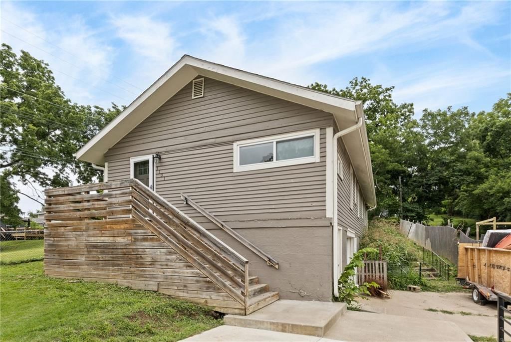 1131 N 49th Terrace — photo 17