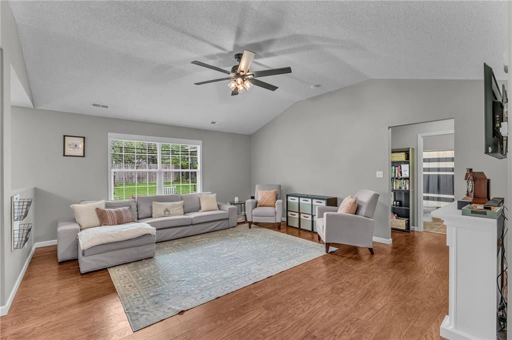 1010 Home Circle — photo 9