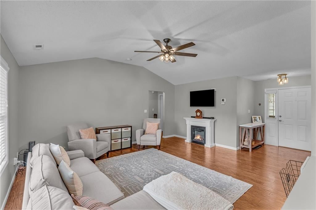 1010 Home Circle — photo 10