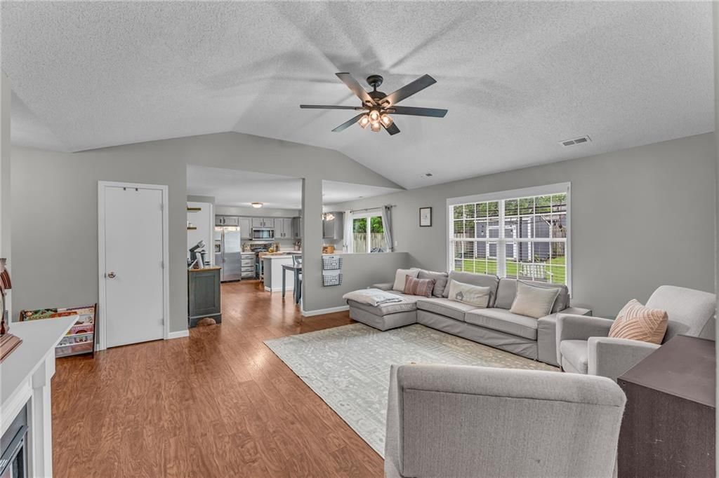 1010 Home Circle — photo 11