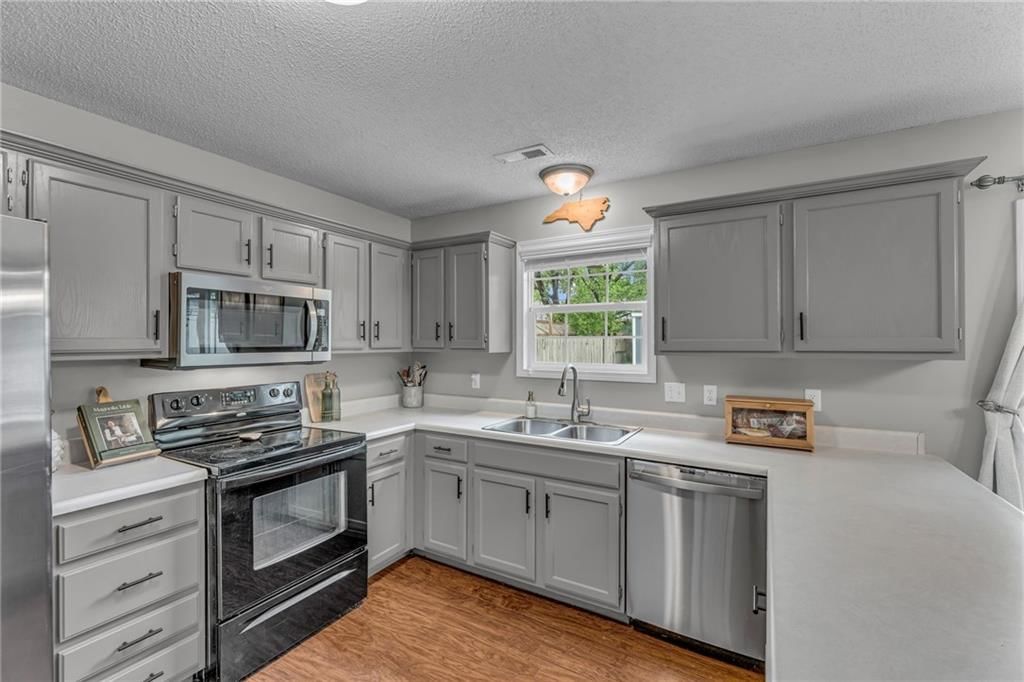 1010 Home Circle — photo 16